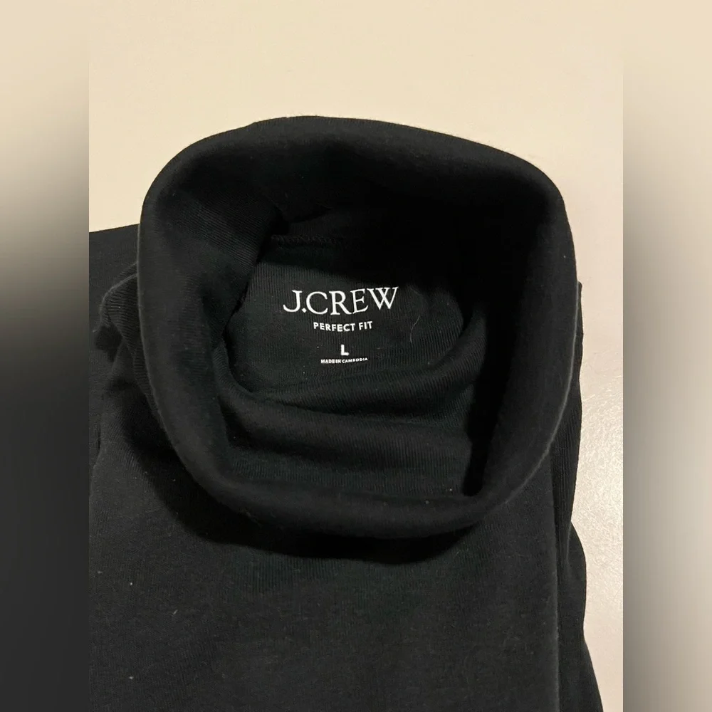 NWOT WOMEN’S J. CREW TURTLENECK.